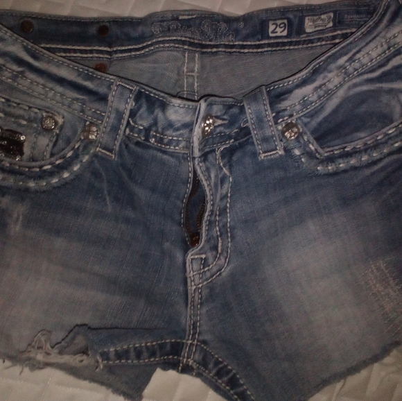Miss Me Cut offs - Picture 2 of 4